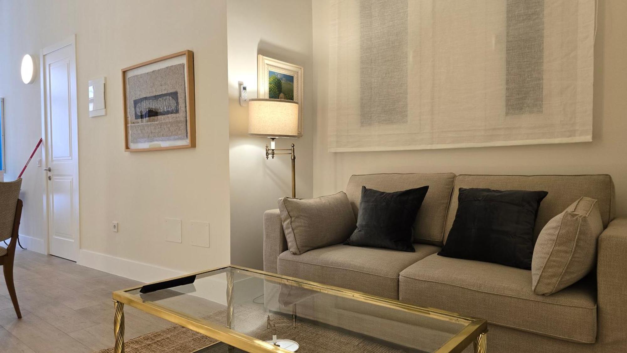 Apartment Comedia *